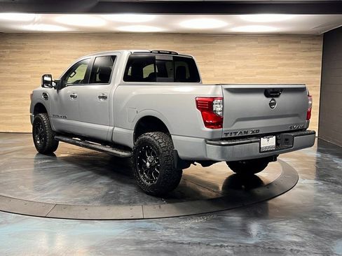 Used 2018 Nissan Titan SV image 12