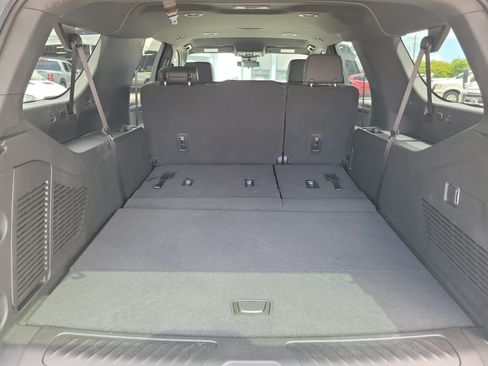 Used 2026 Chevrolet Suburban LT RWD image 14