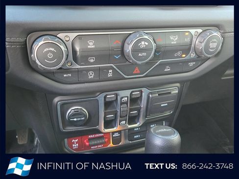 Used 2026 Jeep Gladiator Mojave AWD/4WD image 19