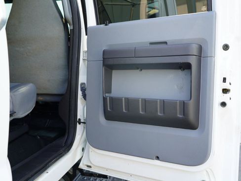 Used 2015 Ford F650 2WD Crew Cab Super Duty image 35