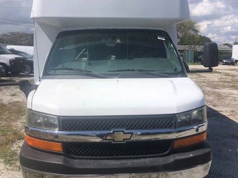 Used 2013 Chevrolet Express 4500 w/ Shuttle Bus Package RWD image 3