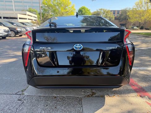 Used 2017 Toyota Prius Four w/ Premium Convenience Package FWD image 5