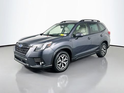 Used 2023 Subaru Forester Premium image 3