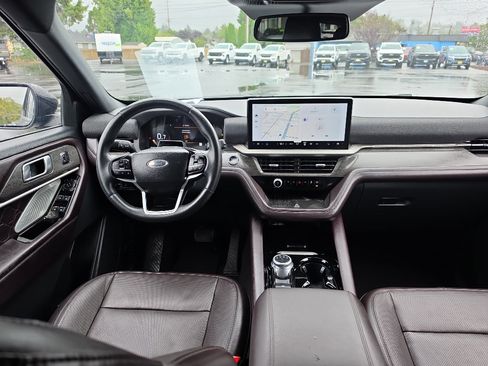Used 2025 Ford Explorer Platinum w/ LUX Leather Package AWD/4WD image 23