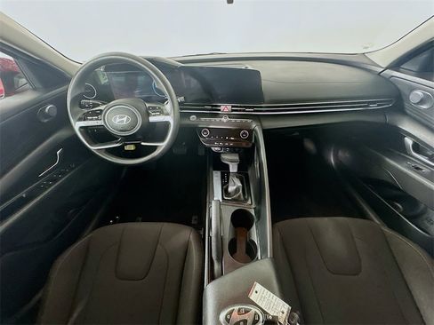 Used 2024 Hyundai Elantra SEL image 10