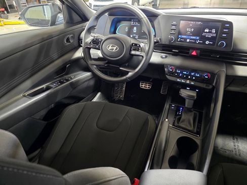 Certified 2025 Hyundai Elantra Sport FWD image 19