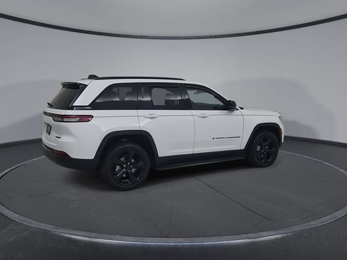 Certified 2025 Jeep Grand Cherokee Limited w/ Black Appearance Package AWD/4WD image 15