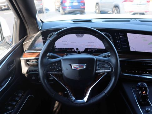 Used 2022 Cadillac Escalade Premium Luxury w/ Performance Package image 16