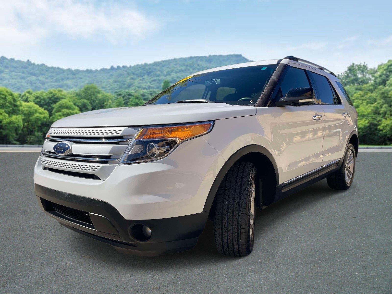 Used 2015 Ford Explorer XLT w/ Equipment Group 202A FWD image 7