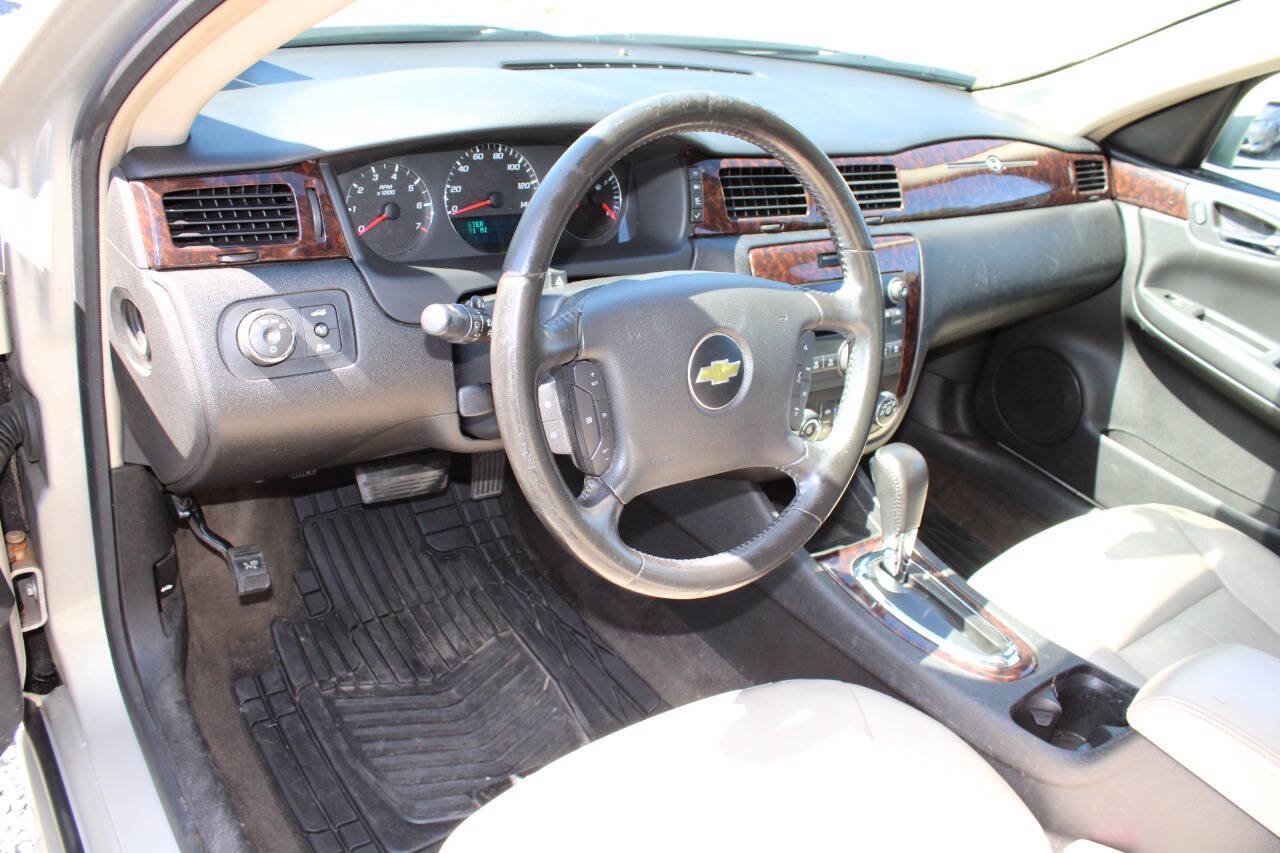 Used 2012 Chevrolet Impala LTZ FWD image 13