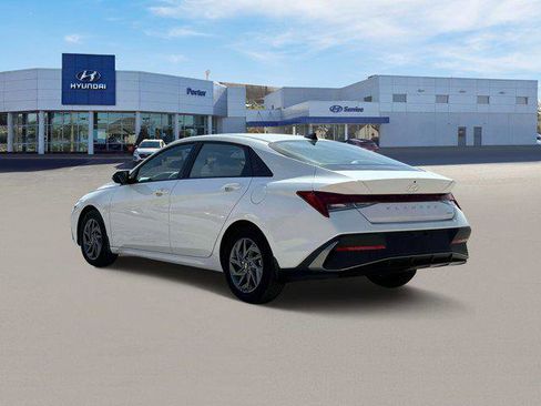 New 2025 Hyundai Elantra SEL image 5