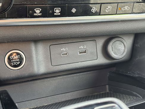 Used 2023 Nissan Rogue SV image 15