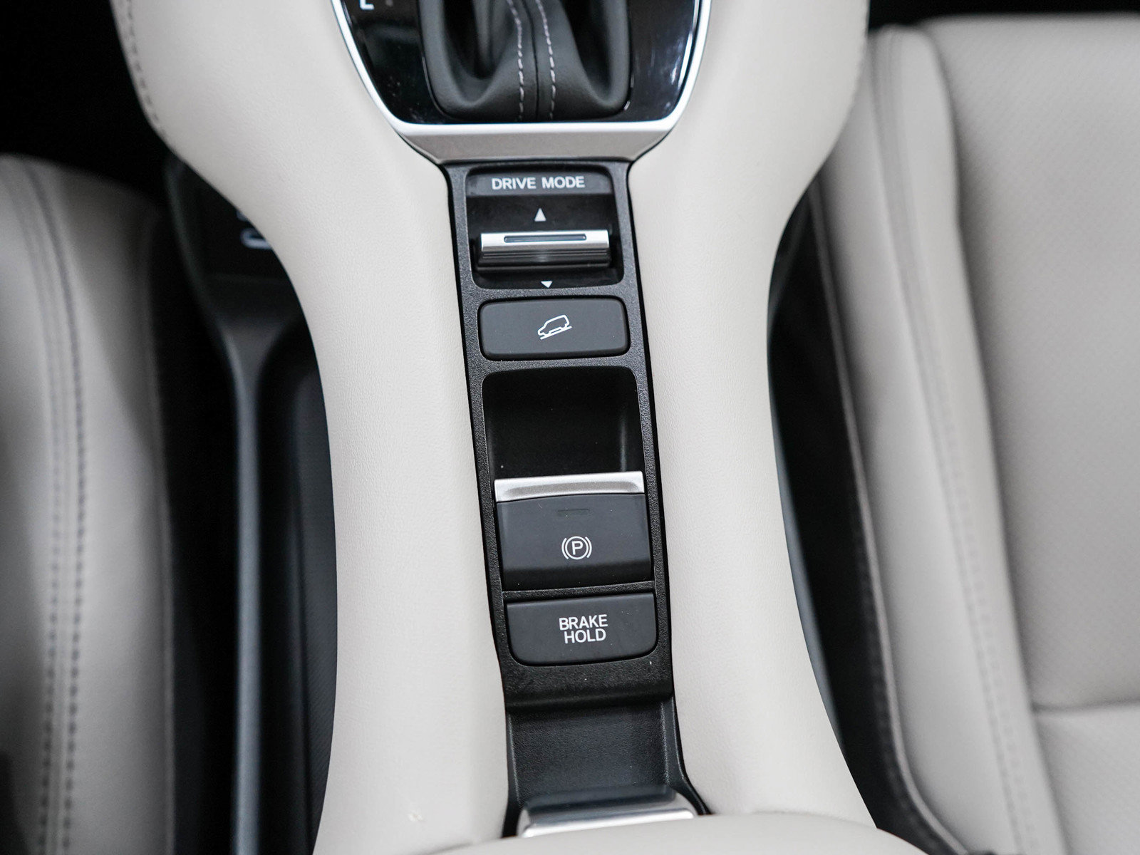 Used 2025 Honda HR-V EX-L image 24