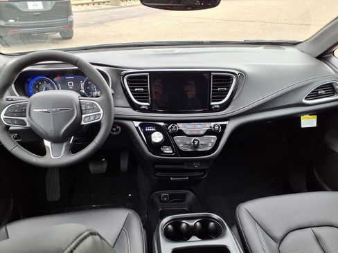 New 2026 Chrysler Pacifica Select FWD image 19