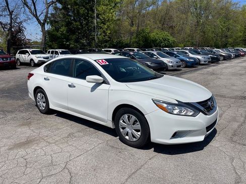 Used 2016 Nissan Altima 2.5 S w/ Power Driver Seat Package FWD image 3