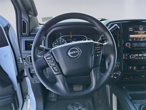 Used 2023 Nissan Titan SV w/ SV Convenience Package image 12