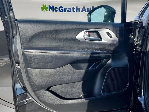 Used 2020 Chrysler Pacifica Limited w/ S Appearance Package image 20