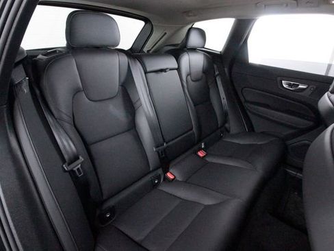 Certified 2025 Volvo XC60 B5 Plus AWD/4WD image 33