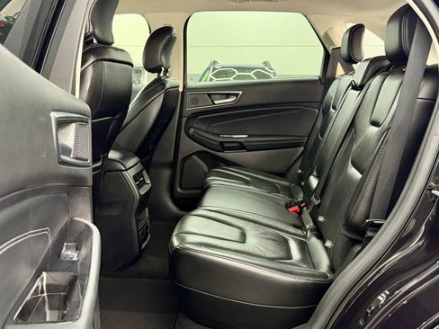 Used 2019 Ford Edge Titanium image 5