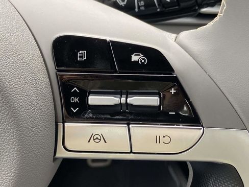 Used 2025 Hyundai Elantra Sport image 25