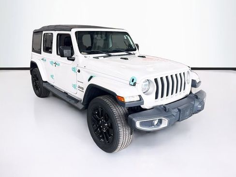 Used 2018 Jeep Wrangler Unlimited Sahara image 3
