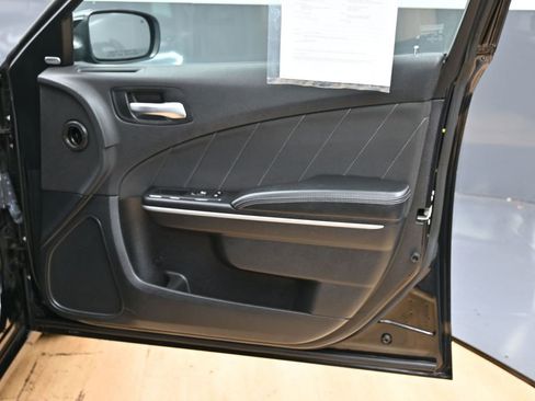 Used 2019 Dodge Charger SXT AWD/4WD image 36