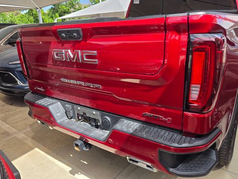 Used 2025 GMC Sierra 1500 AT4 w/ AT4 Premium Package AWD/4WD image 8