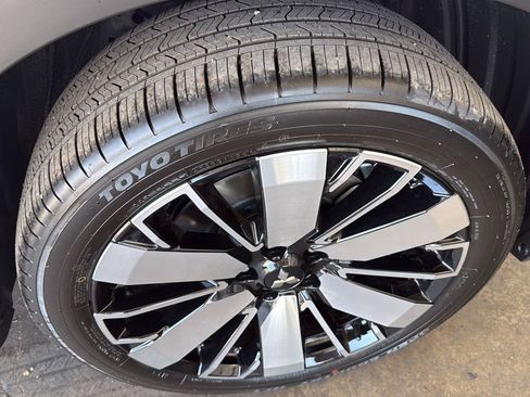 New 2026 Mitsubishi Outlander SEL FWD image 13