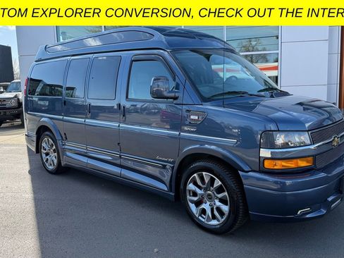 Used 2023 Chevrolet Express 2500 RWD image 1