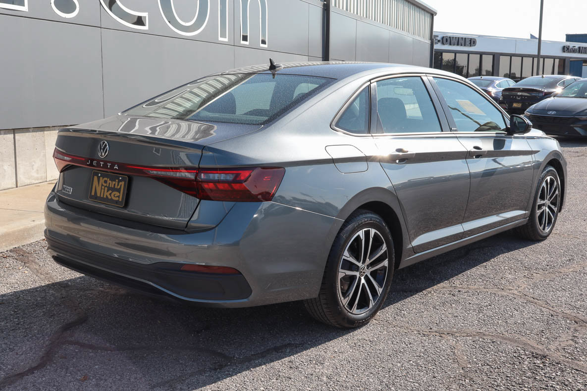 Used 2025 Volkswagen Jetta Sport FWD image 6