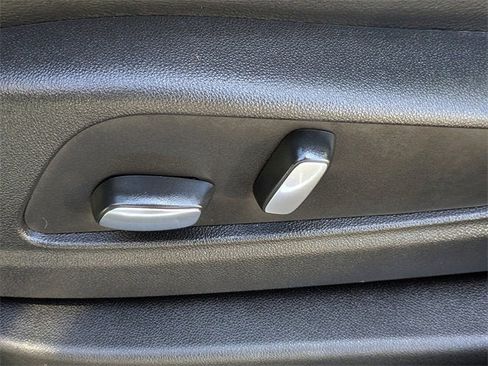 New 2025 Cadillac XT6 Luxury image 21