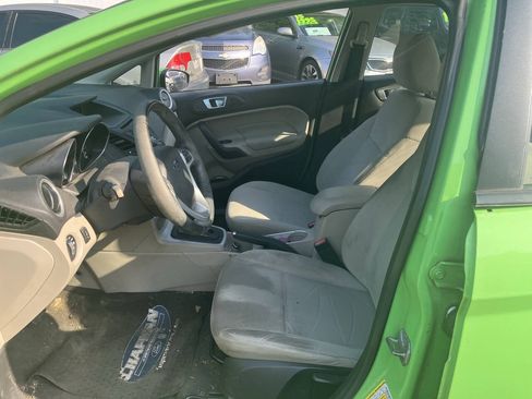 Used 2014 Ford Fiesta SE FWD image 3