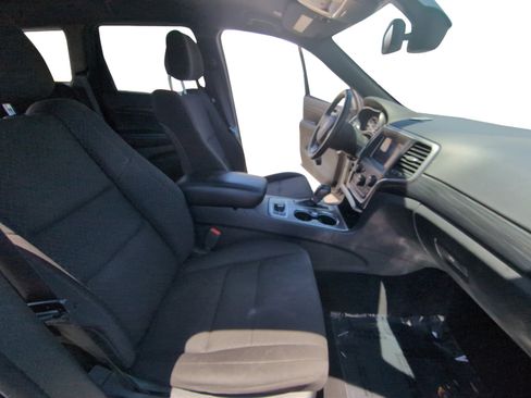 Used 2020 Jeep Grand Cherokee Laredo AWD/4WD image 17