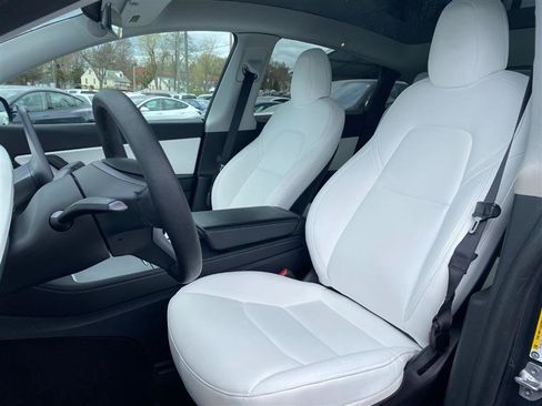 Used 2023 Tesla Model Y Long Range AWD/4WD image 9