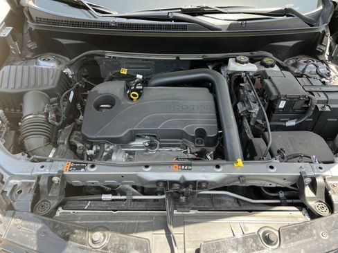 Used 2024 Chevrolet Equinox Premier FWD image 30