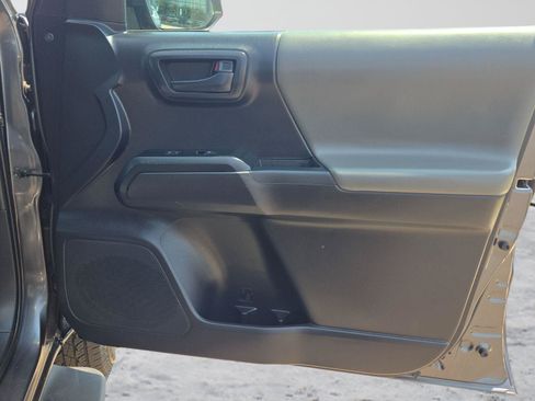 Used 2021 Toyota Tacoma SR AWD/4WD image 39