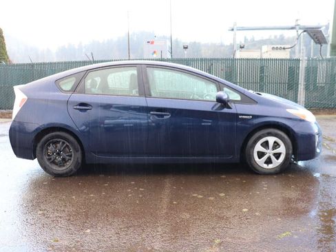 Used 2015 Toyota Prius Four image 4