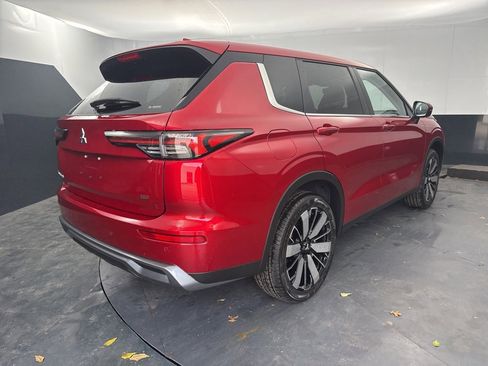 New 2025 Mitsubishi Outlander SE image 3