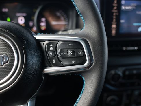 Used 2024 Jeep Wrangler High Altitude image 24