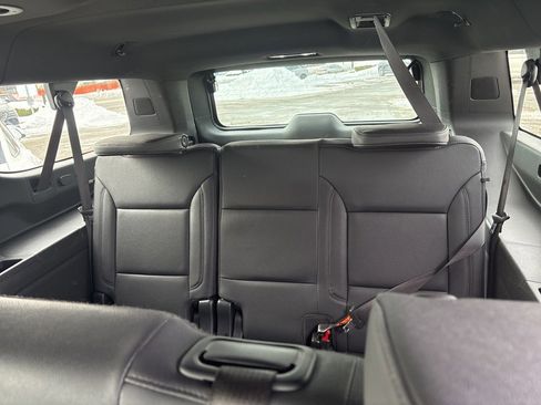 Used 2025 Chevrolet Suburban Z71 image 11