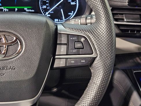 Certified 2024 Toyota Sienna Limited FWD image 29