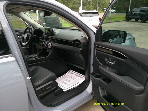 Used 2023 Honda Pilot Touring image 17