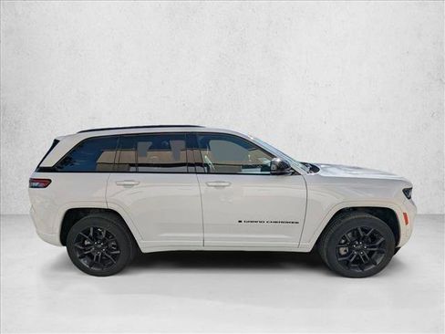 Used 2024 Jeep Grand Cherokee Limited 4xe AWD/4WD image 4