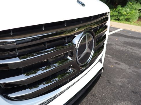 Used 2025 Mercedes-Benz GLS 580 4MATIC image 14