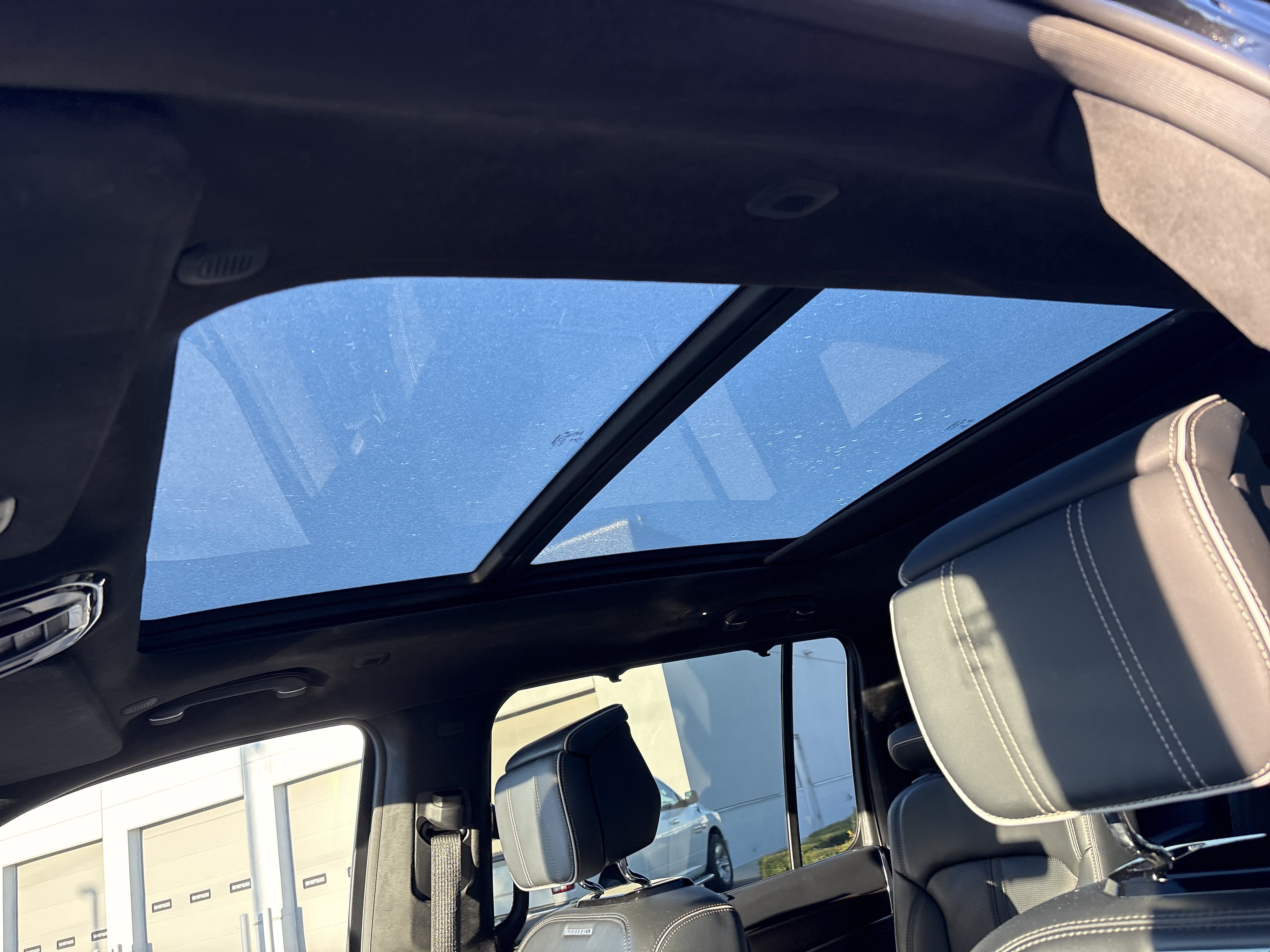 Used 2022 Jeep Grand Wagoneer Series II AWD/4WD image 19