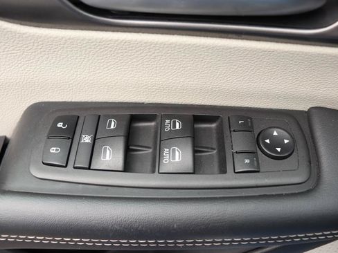 Used 2024 Chrysler Pacifica Touring-L FWD image 54