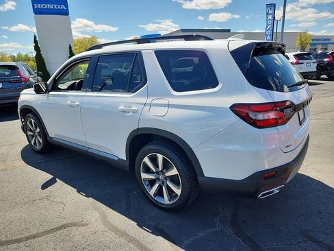 Used 2025 Honda Pilot Elite image 4