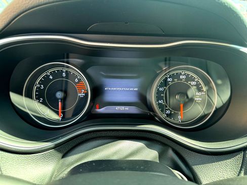 Used 2020 Jeep Cherokee Limited image 30