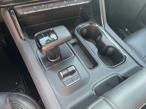 Used 2022 GMC Sierra 1500 AT4 w/ AT4 Preferred Package image 19