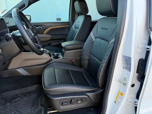 Used 2024 GMC Canyon Denali AWD/4WD image 32